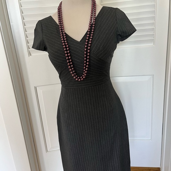 Designer Calven Klein Classic Dress size 2P - Picture 4 of 16